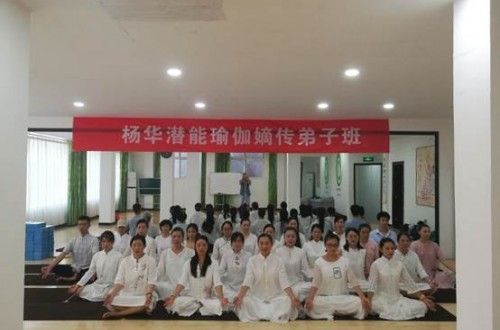 分享最好的瑜伽教练培训教什么？揭秘如何选择专业的瑜伽瑜伽教练培训？